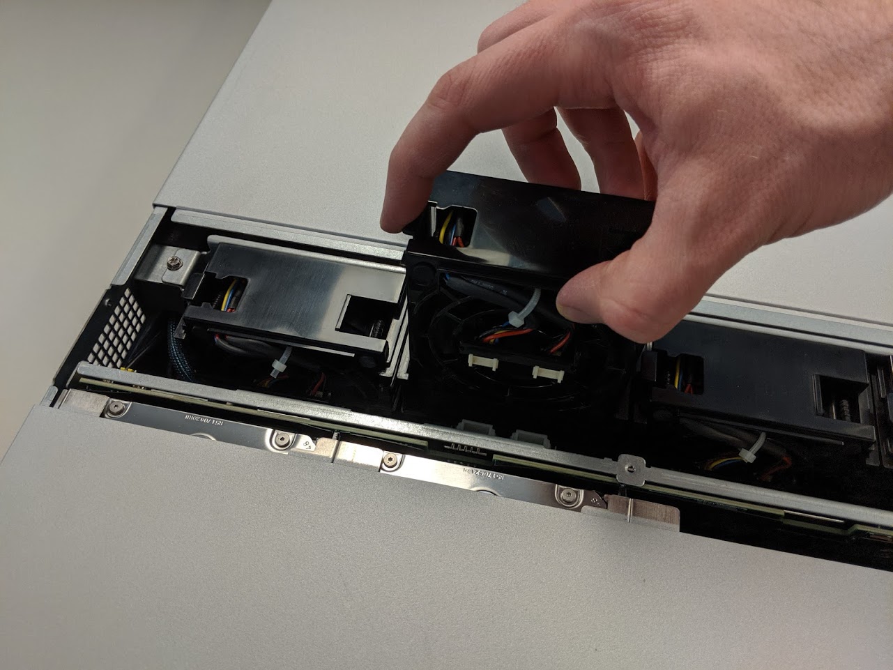 How to Match Physical Fans to CLI Output on Appliances